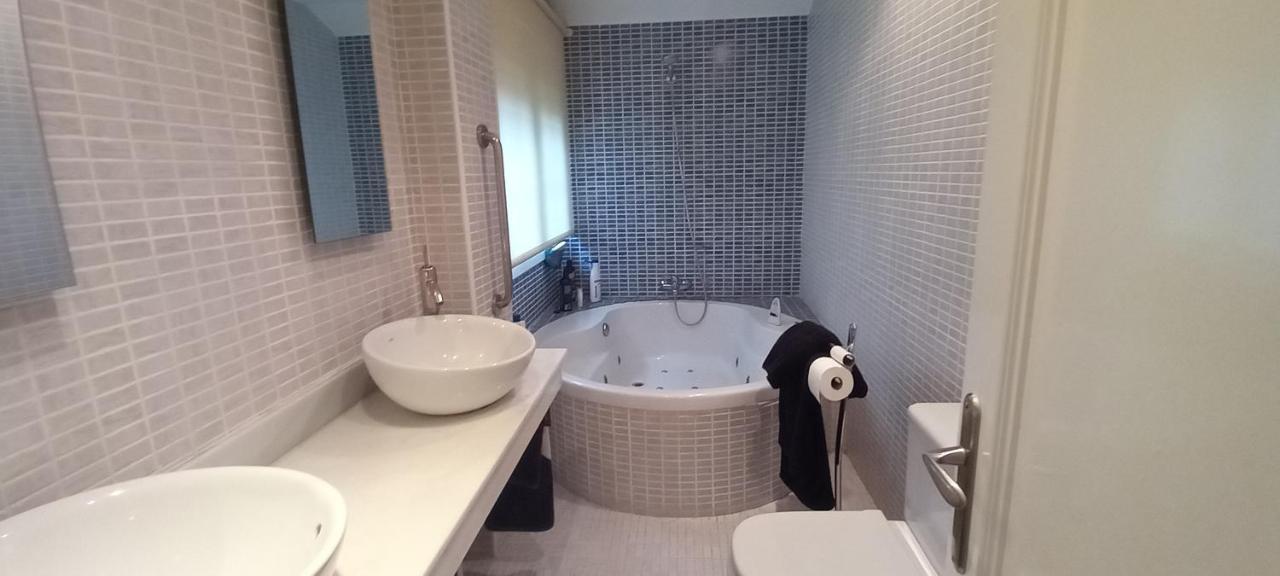 Chalet Con Piscina, Sauna Y Jacuzzi Cerca Del Mar A Media Hora De Bilbao Y Santander El Puente  Eksteriør billede